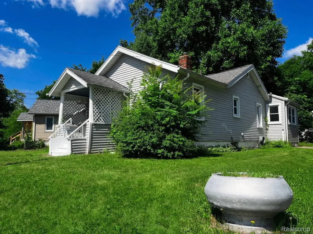 93 Omar Street Pontiac City MI 48342