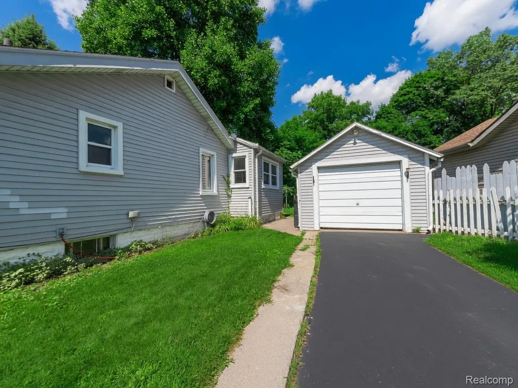 93 Omar Street Pontiac City MI 48342