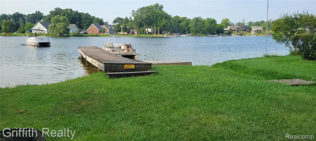 1382 Elmhurst Drive Genoa Township MI 48843