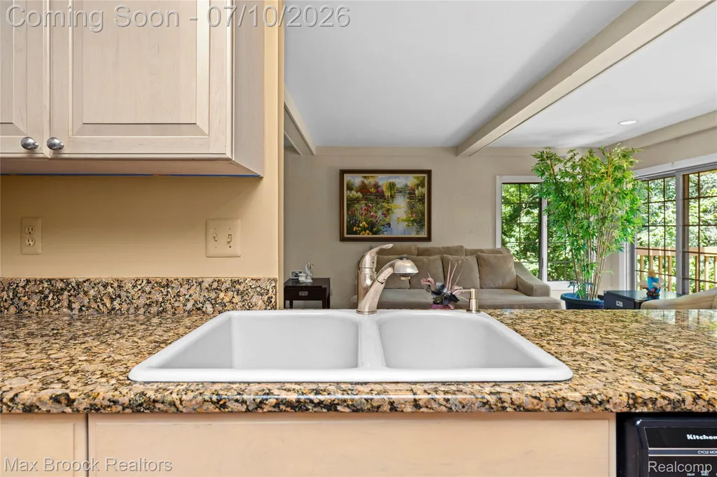 31223 Country Ridge Circle Farmington Hills City MI 48331