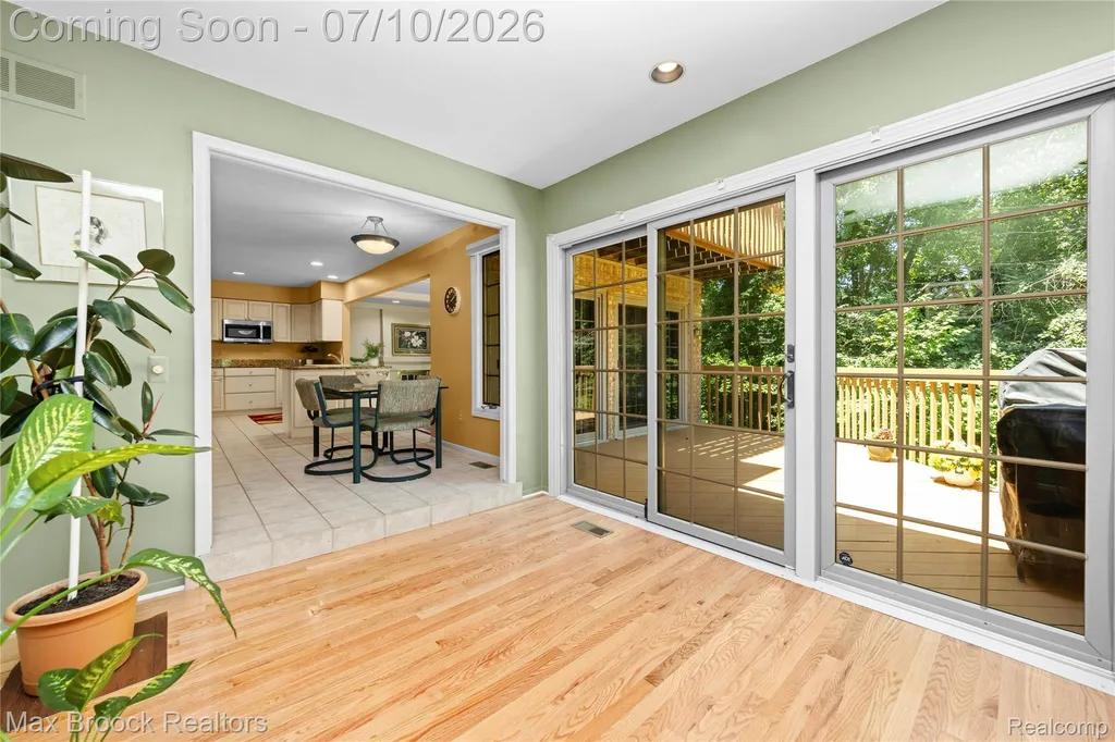 31223 Country Ridge Circle Farmington Hills City MI 48331