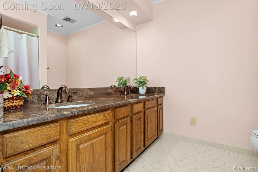 31223 Country Ridge Circle Farmington Hills City MI 48331