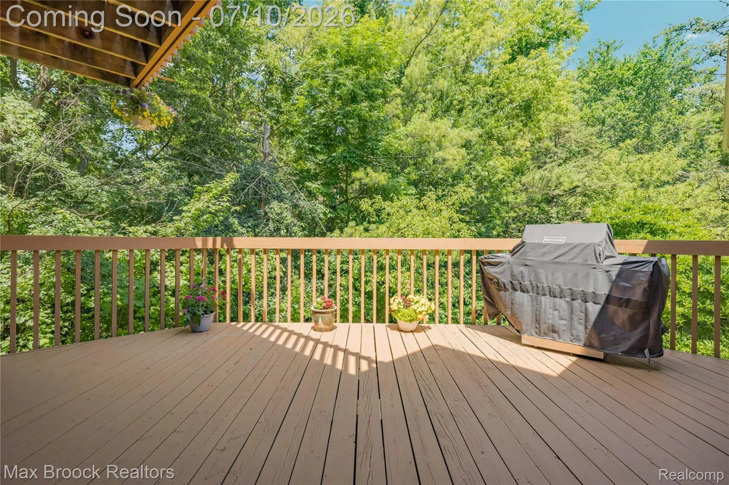 31223 Country Ridge Circle Farmington Hills City MI 48331
