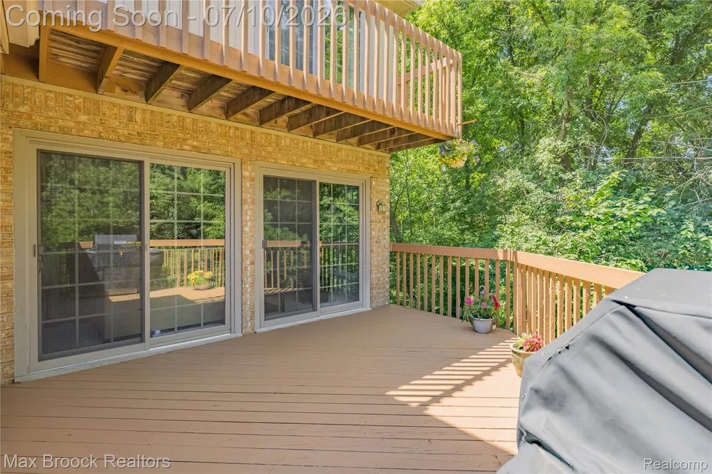 31223 Country Ridge Circle Farmington Hills City MI 48331
