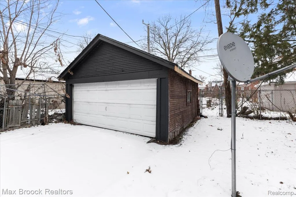 17180 Kentucky Street Detroit City MI 48221