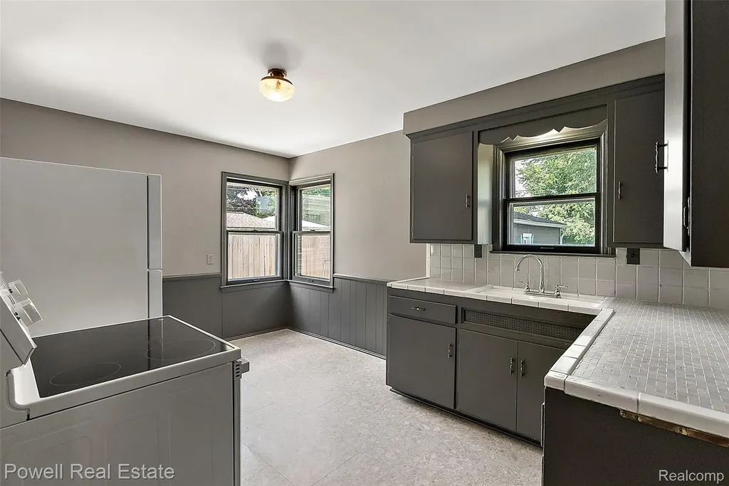 3132 Parker Drive Royal Oak City MI 48073