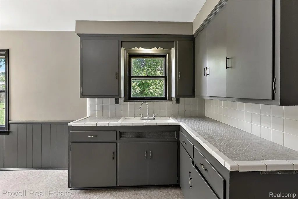 3132 Parker Drive Royal Oak City MI 48073