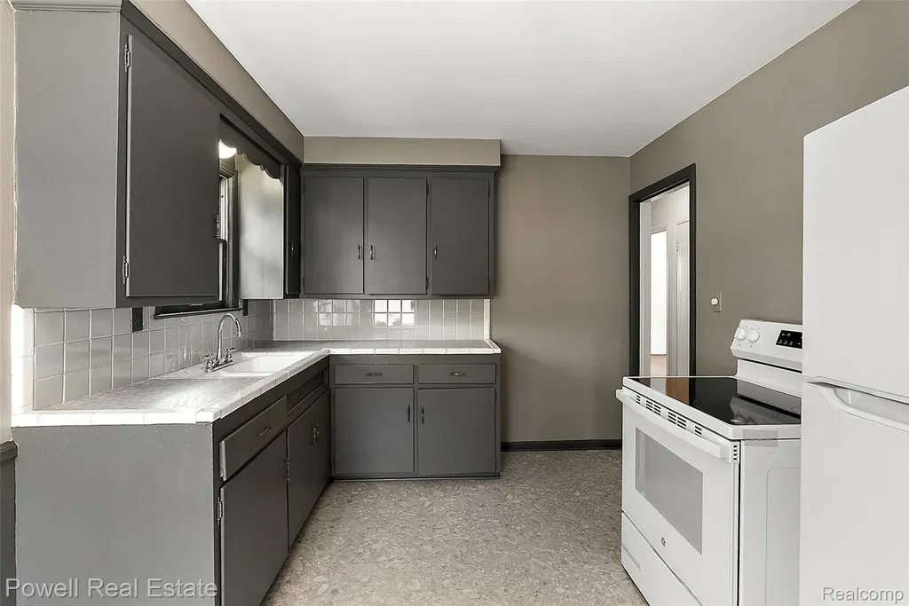 3132 Parker Drive Royal Oak City MI 48073