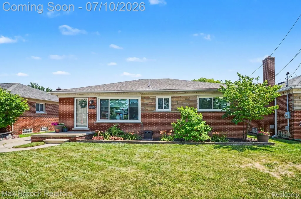 27720 Jefferson Avenue St. Clair Shores City MI 48081