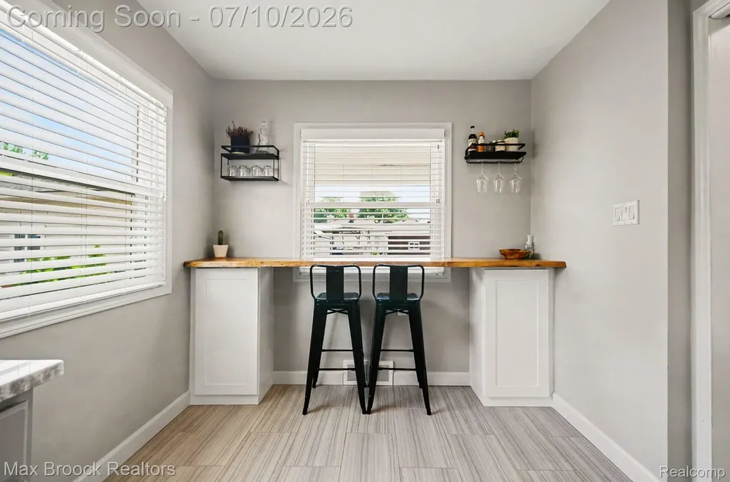 27720 Jefferson Avenue St. Clair Shores City MI 48081