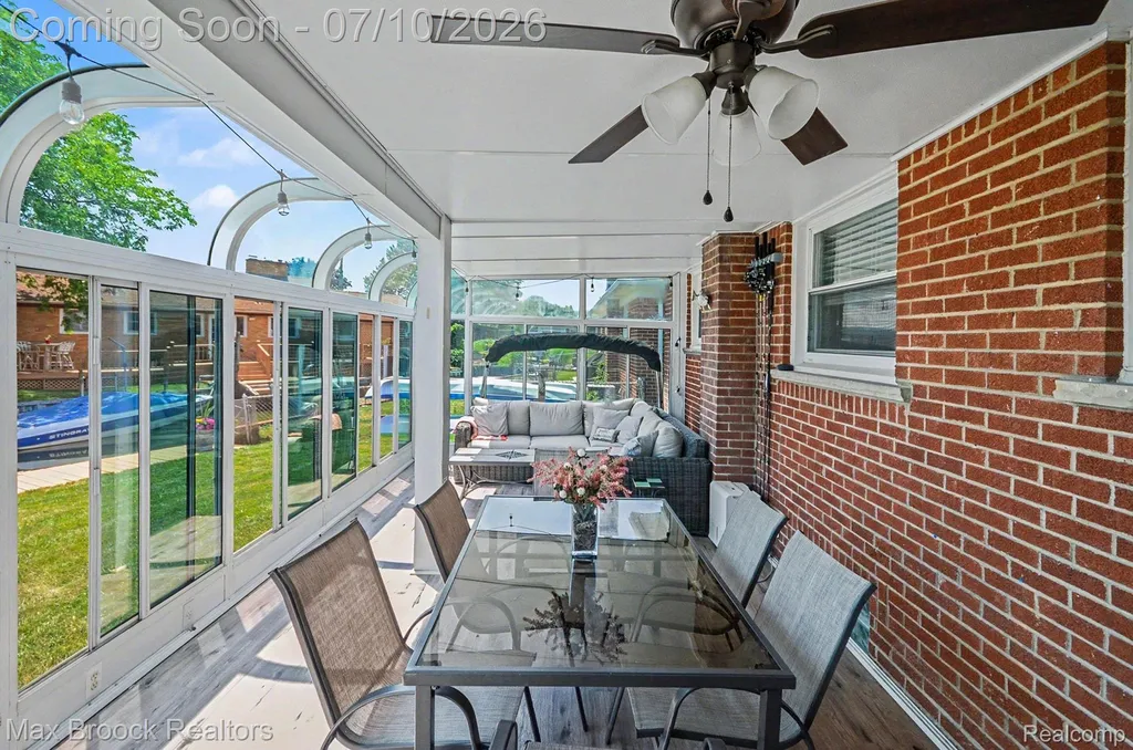 27720 Jefferson Avenue St. Clair Shores City MI 48081