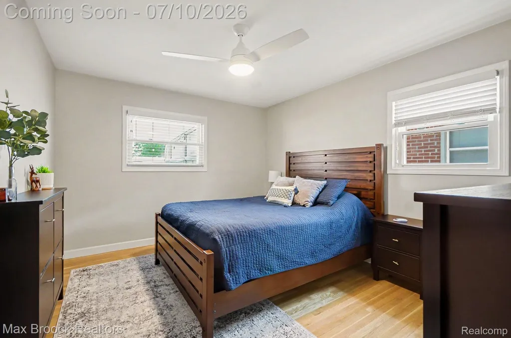27720 Jefferson Avenue St. Clair Shores City MI 48081