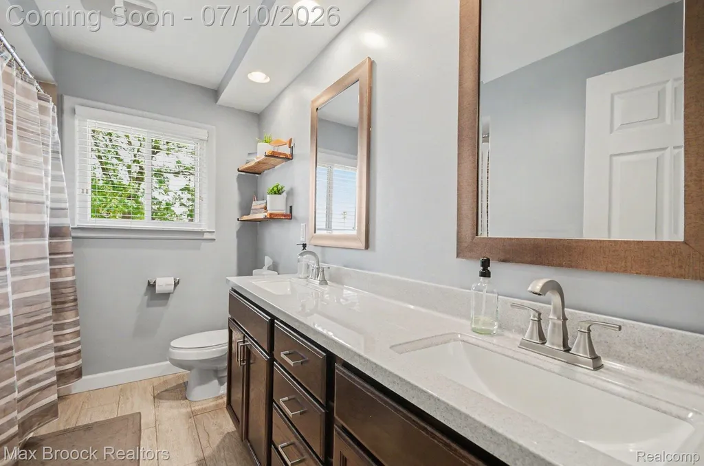 27720 Jefferson Avenue St. Clair Shores City MI 48081