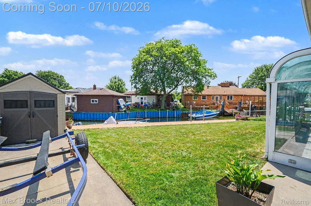 27720 Jefferson Avenue St. Clair Shores City MI 48081