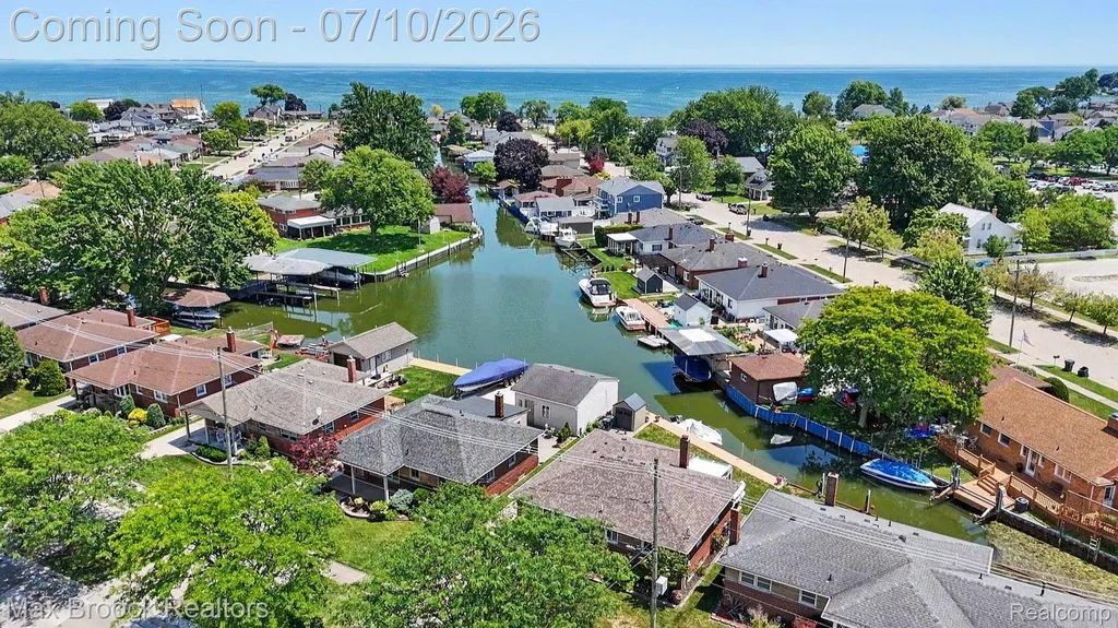 27720 Jefferson Avenue St. Clair Shores City MI 48081