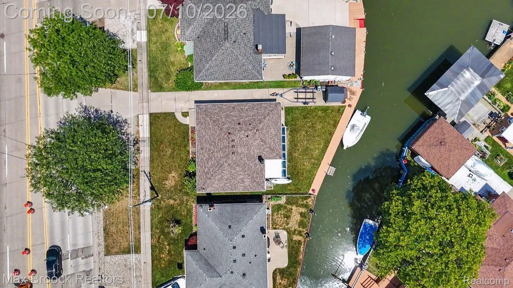 27720 Jefferson Avenue St. Clair Shores City MI 48081