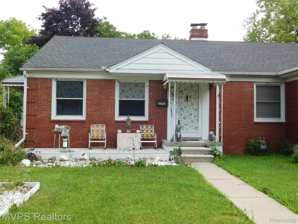 18925 Roscommon Street Harper Woods City MI 48225