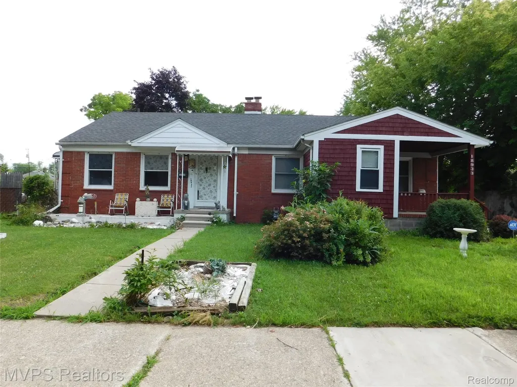 18925 Roscommon Street Harper Woods City MI 48225