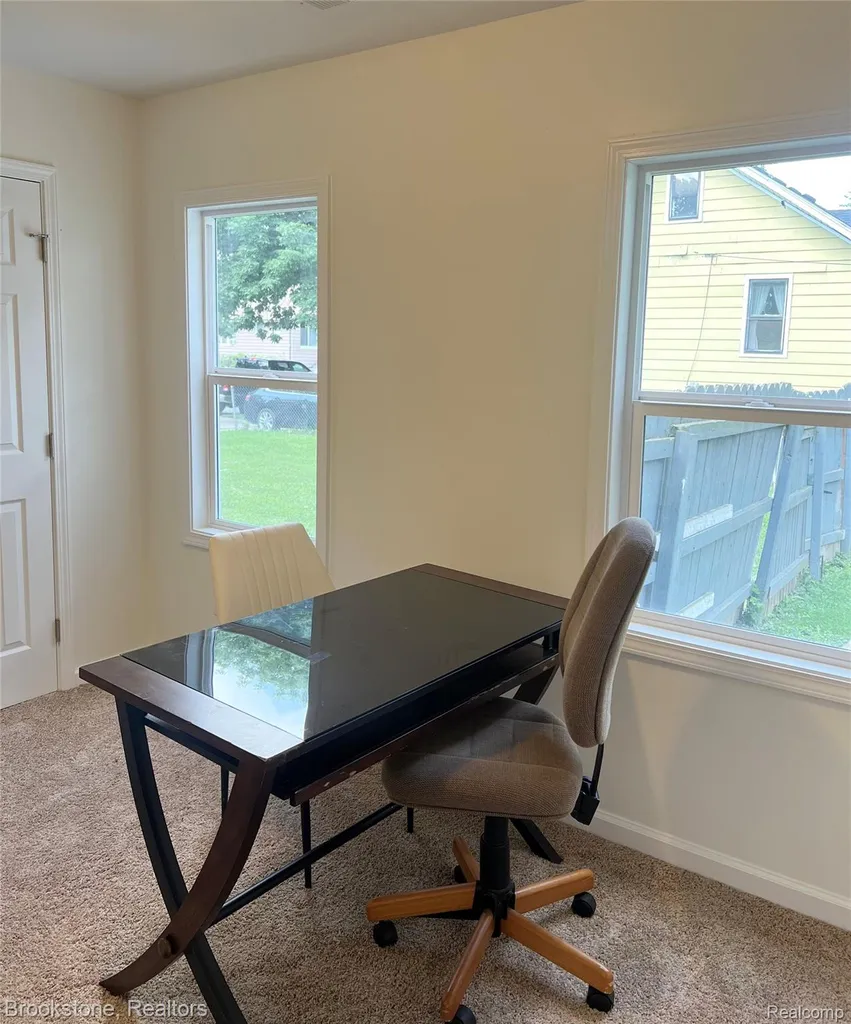7069 Orchard Avenue Warren City MI 48091