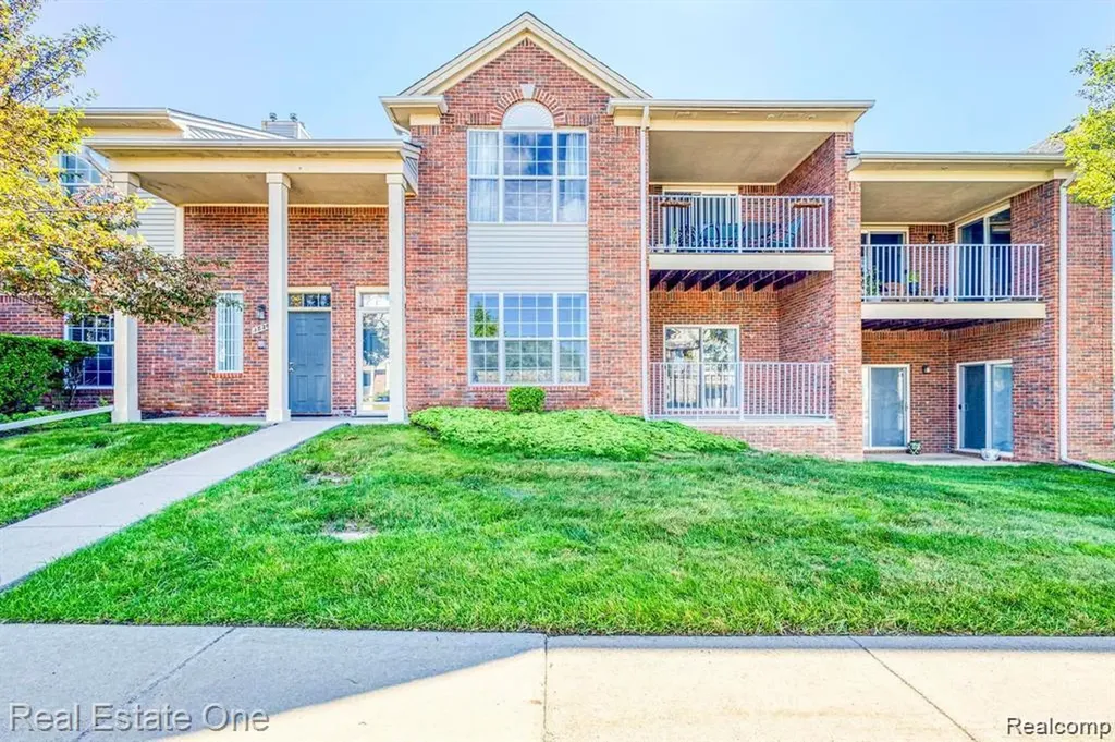 1828 Flagstone Circle Rochester City MI 48307