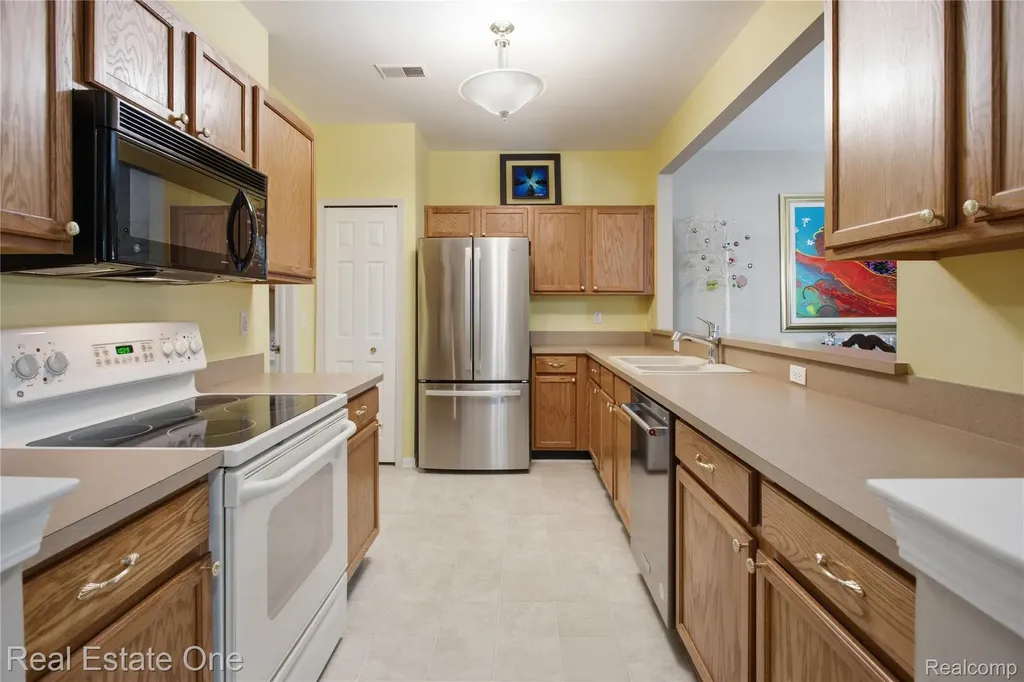 1828 Flagstone Circle Rochester City MI 48307