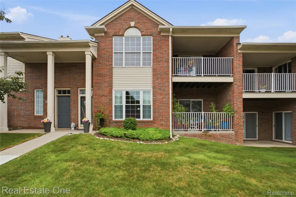 1828 Flagstone Circle Rochester City MI 48307