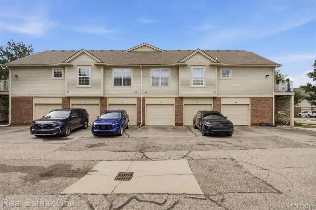 1828 Flagstone Circle Rochester City MI 48307