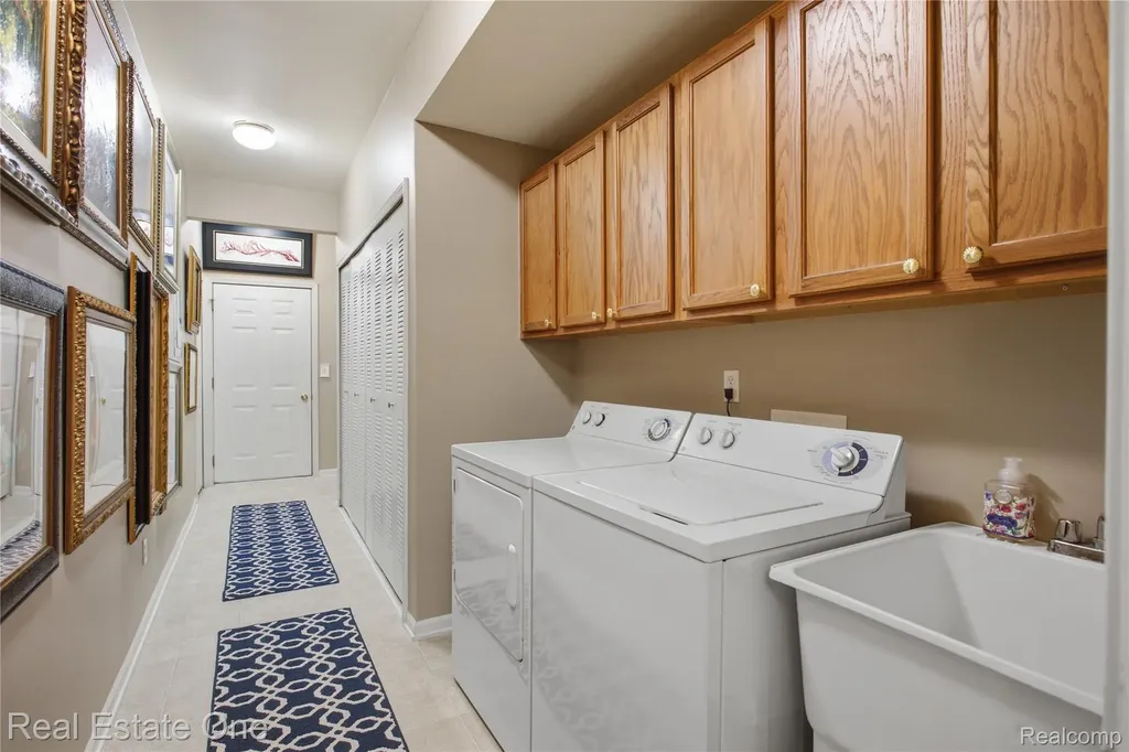 1828 Flagstone Circle Rochester City MI 48307