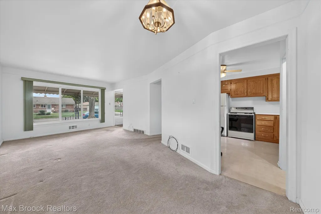 27659 Palmer Lane Madison Heights City MI 48071