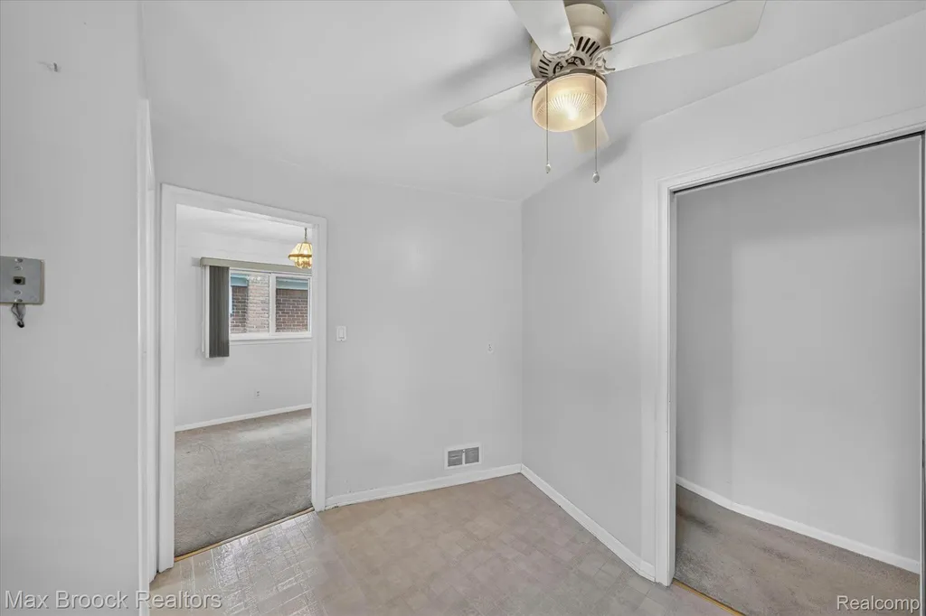 27659 Palmer Lane Madison Heights City MI 48071