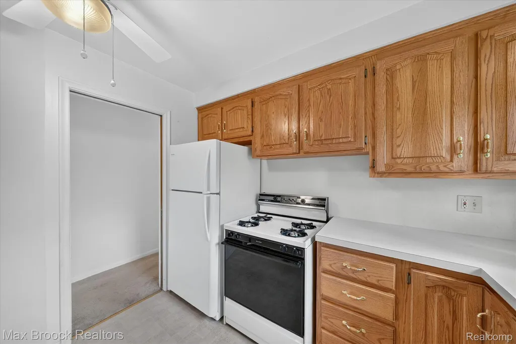 27659 Palmer Lane Madison Heights City MI 48071
