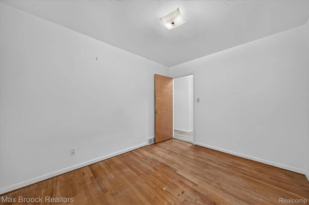 27659 Palmer Lane Madison Heights City MI 48071