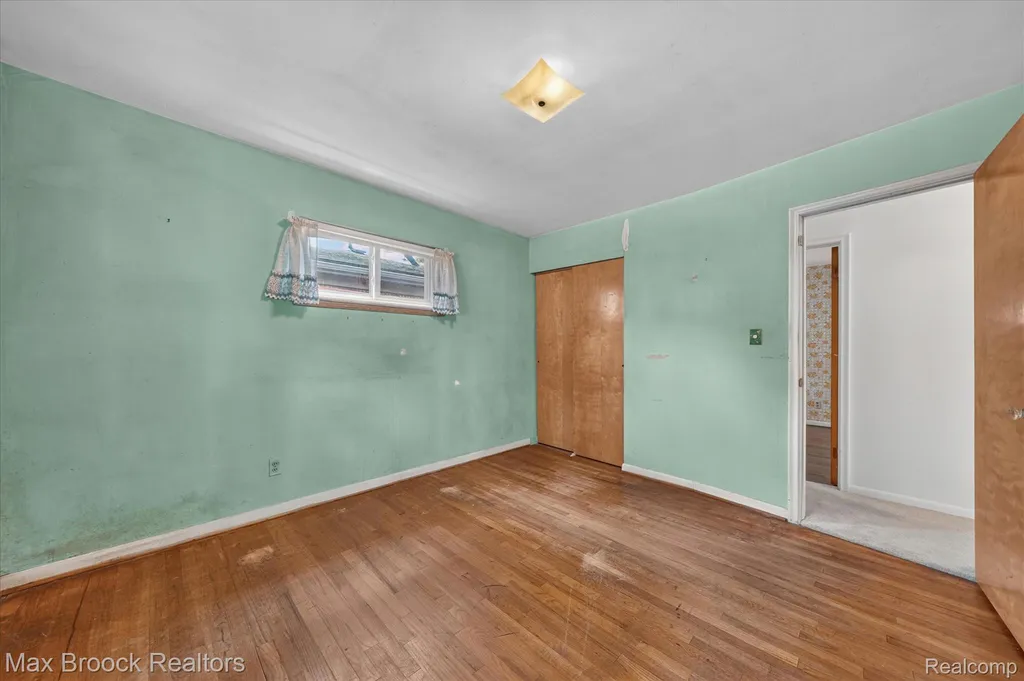 27659 Palmer Lane Madison Heights City MI 48071