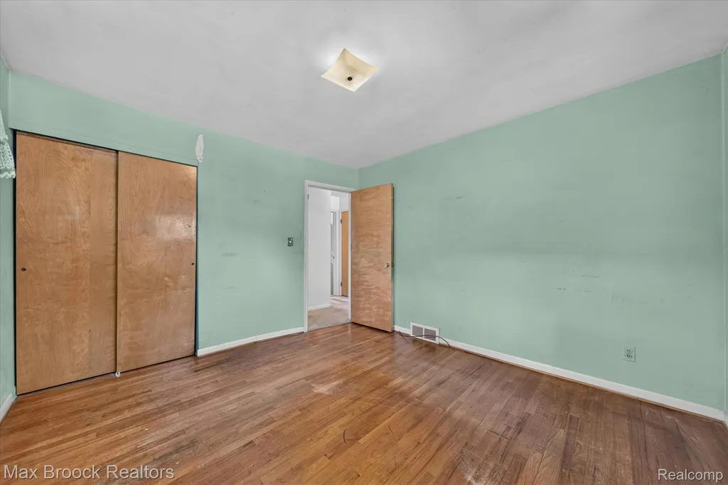 27659 Palmer Lane Madison Heights City MI 48071