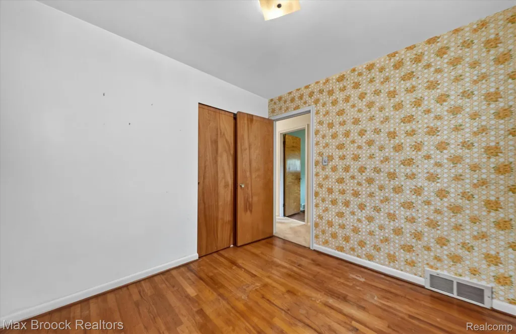 27659 Palmer Lane Madison Heights City MI 48071