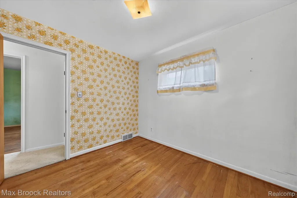 27659 Palmer Lane Madison Heights City MI 48071