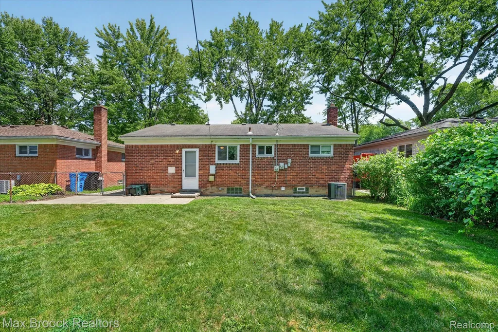 27659 Palmer Lane Madison Heights City MI 48071