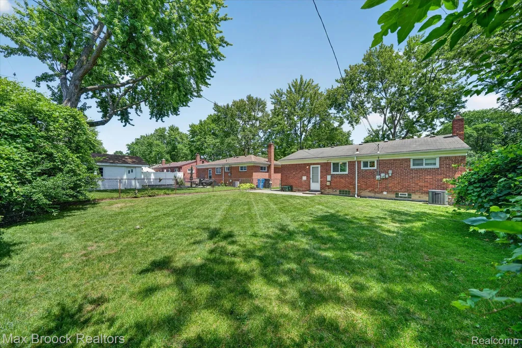 27659 Palmer Lane Madison Heights City MI 48071
