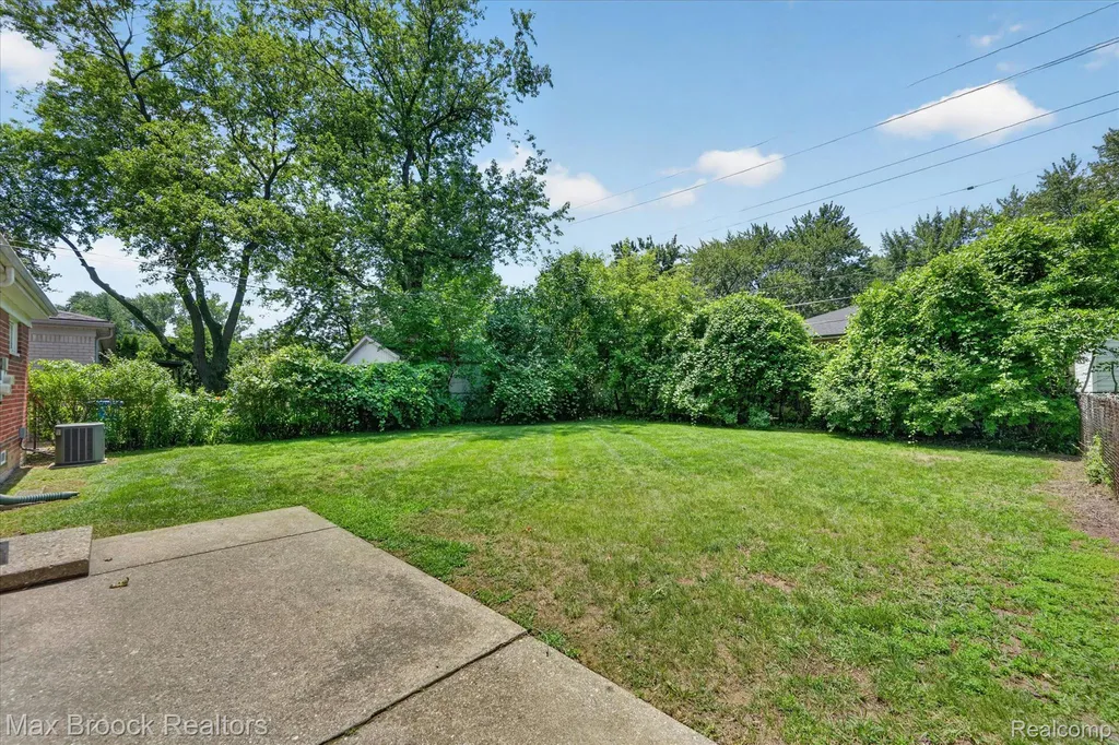 27659 Palmer Lane Madison Heights City MI 48071