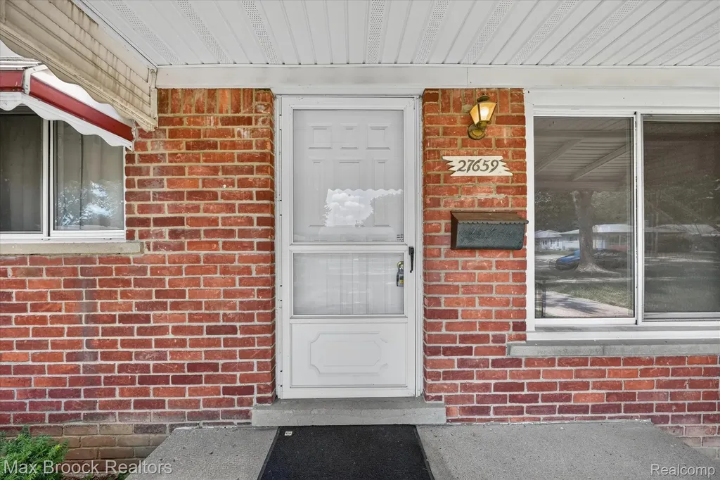 27659 Palmer Lane Madison Heights City MI 48071
