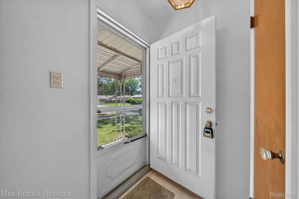 27659 Palmer Lane Madison Heights City MI 48071