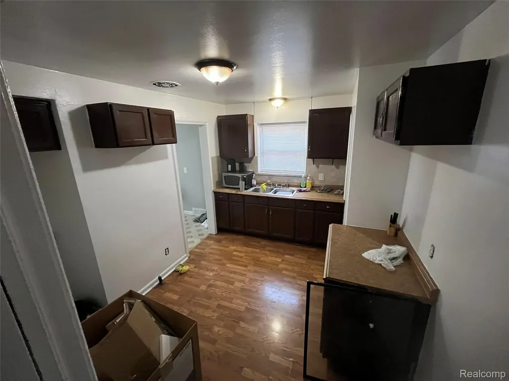 18307 Shaftsbury Avenue Detroit City MI 48219