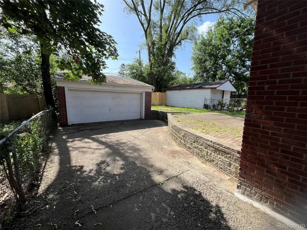 18307 Shaftsbury Avenue Detroit City MI 48219