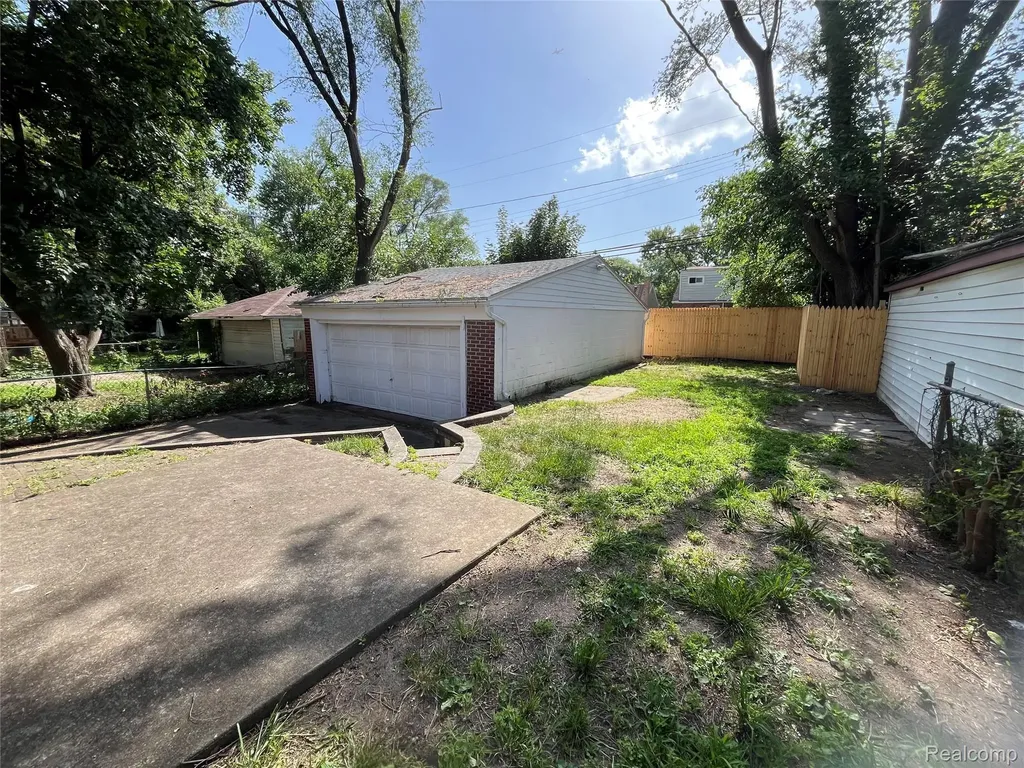 18307 Shaftsbury Avenue Detroit City MI 48219