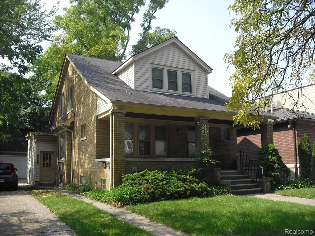 887 Saint Clair Lower Street Grosse Pointe City MI 48230