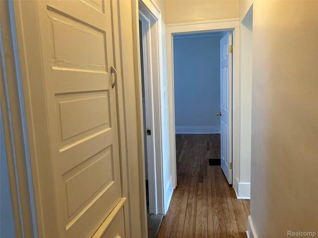887 Saint Clair Lower Street Grosse Pointe City MI 48230