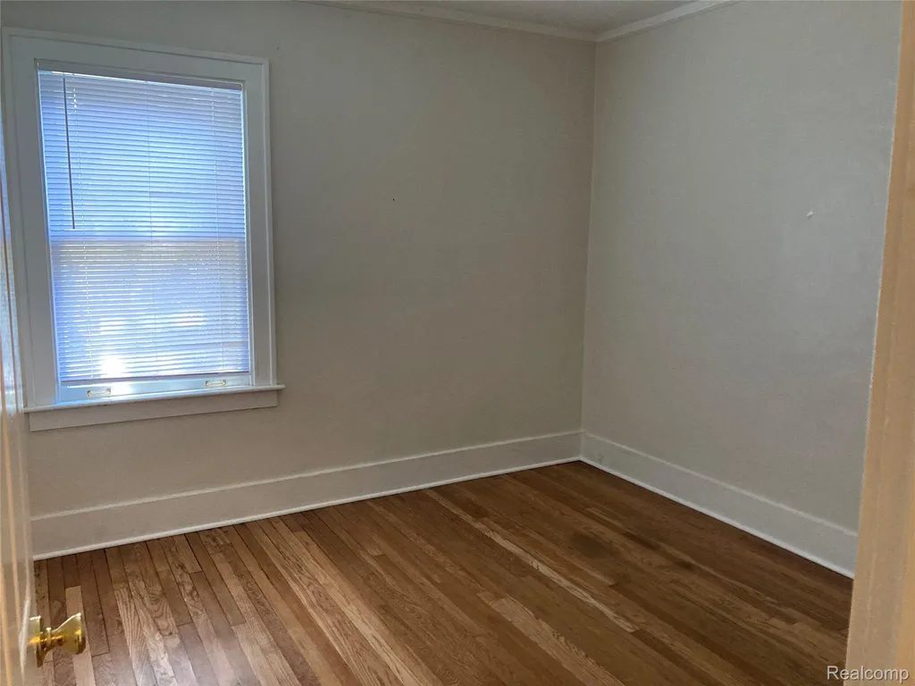 887 Saint Clair Lower Street Grosse Pointe City MI 48230