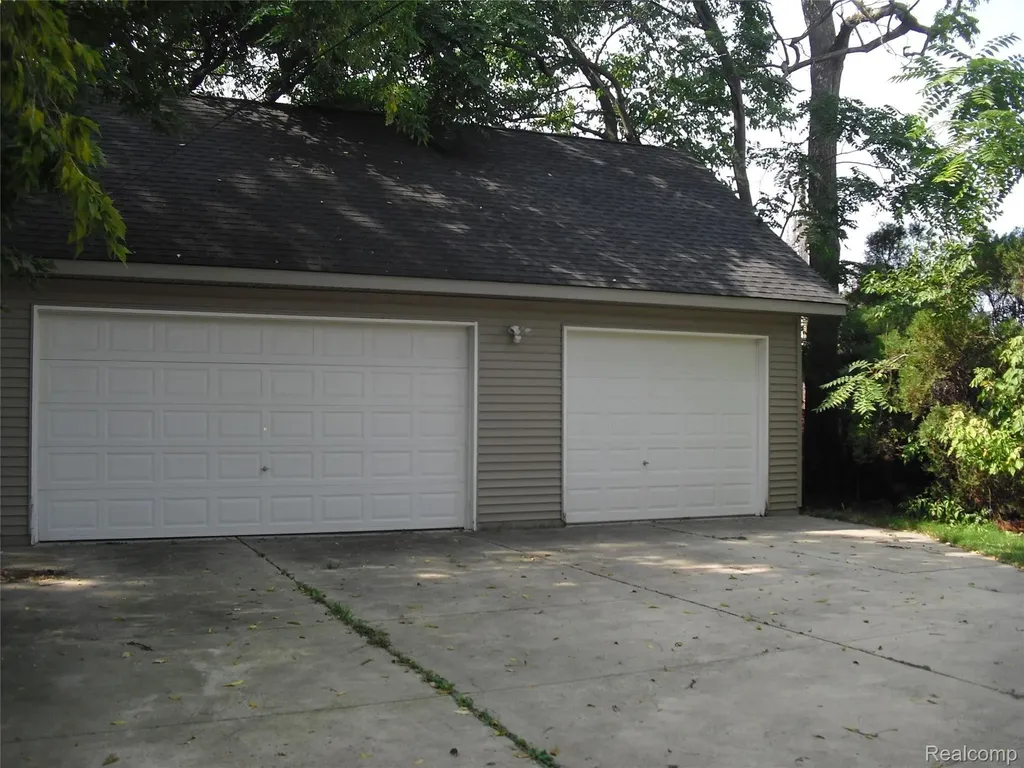 887 Saint Clair Lower Street Grosse Pointe City MI 48230