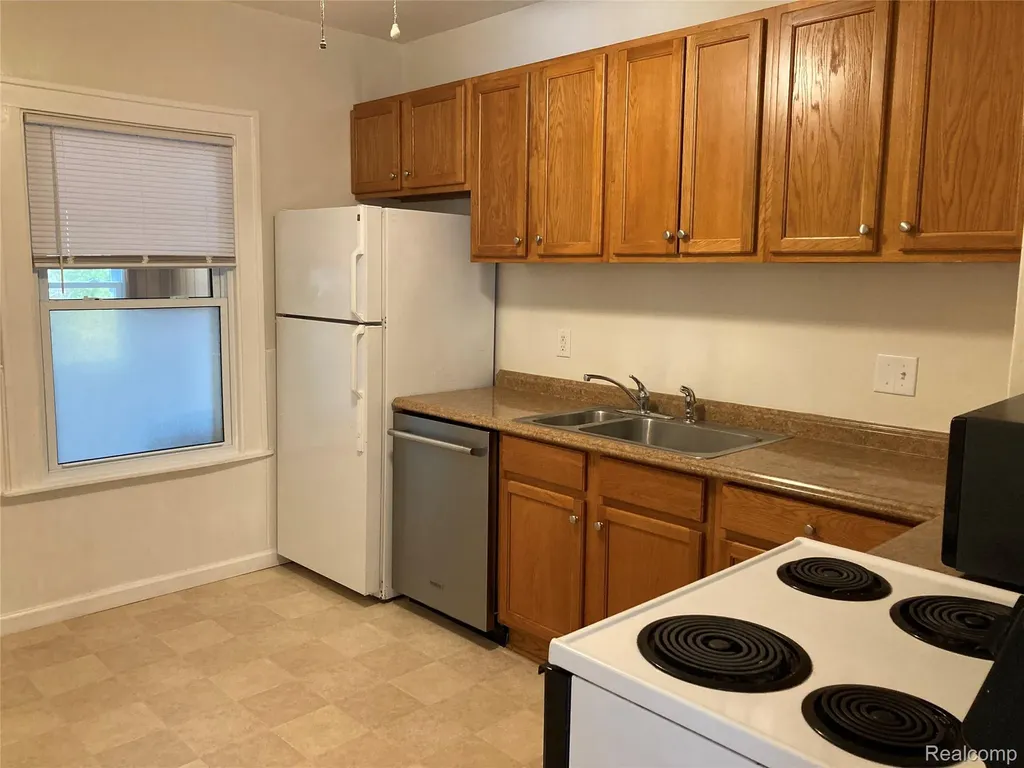 887 Saint Clair Lower Street Grosse Pointe City MI 48230