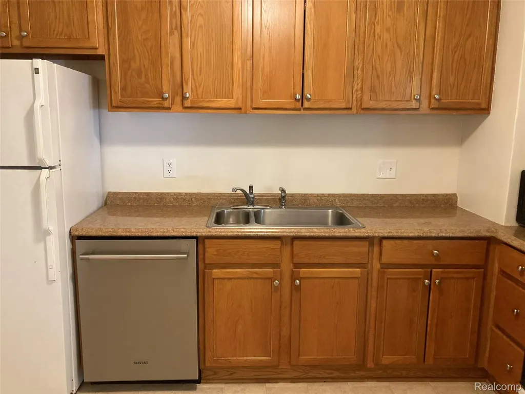 887 Saint Clair Lower Street Grosse Pointe City MI 48230